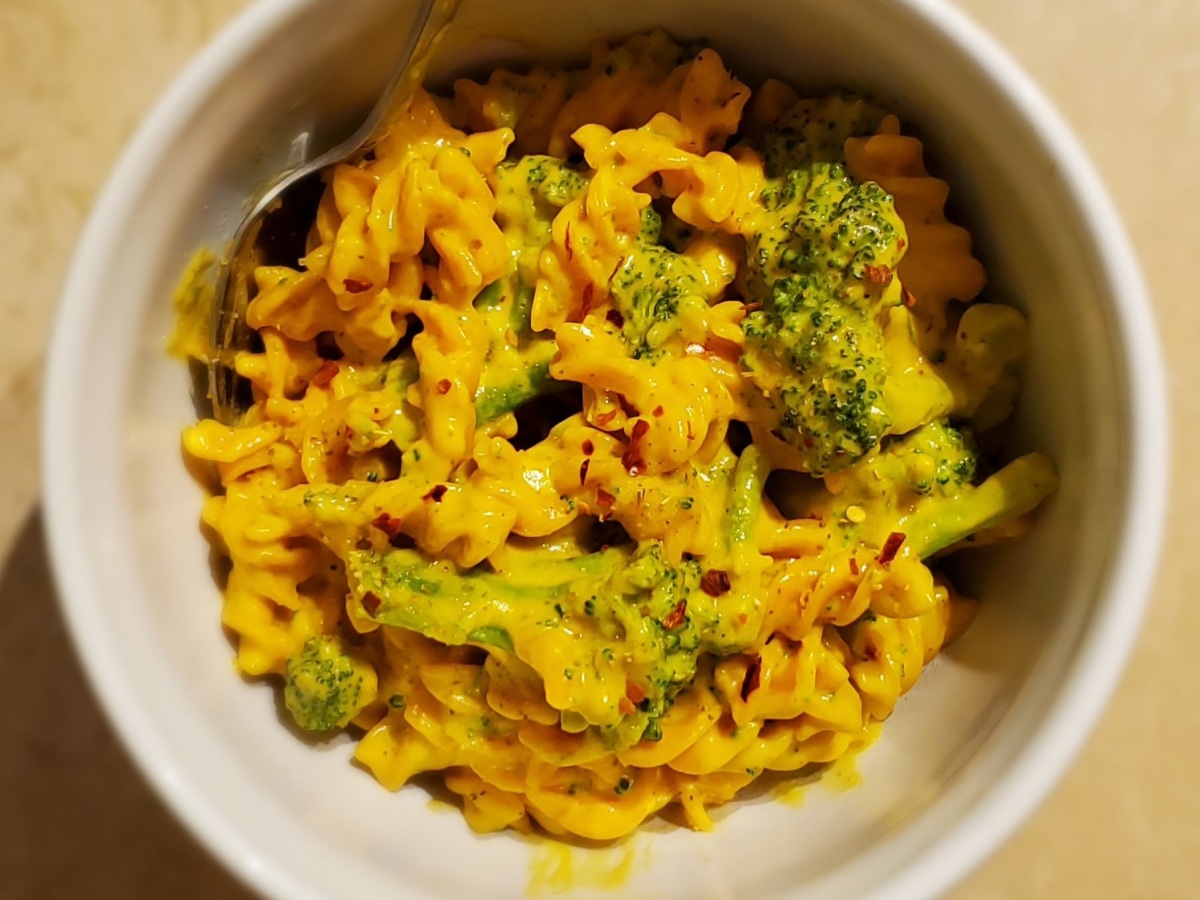 Cheesy Pasta with Broccoli